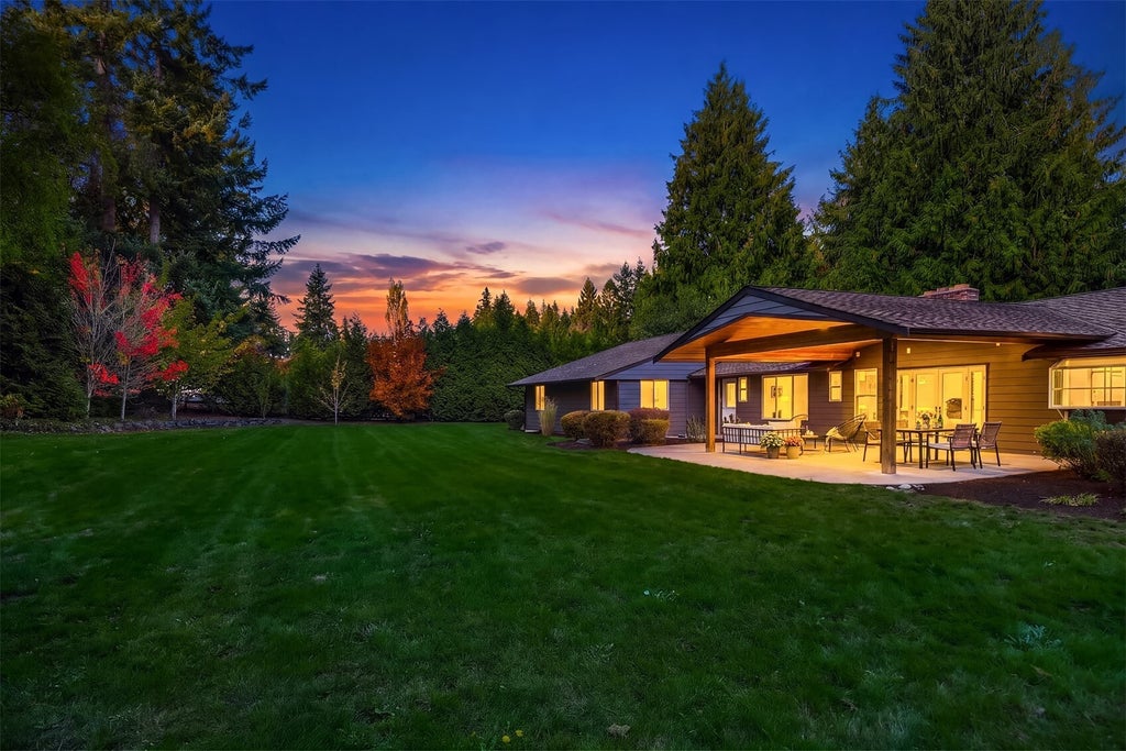 Photo of 6331 135th Avenue NE, Kirkland, WA 98033 (MLS # 2597316)