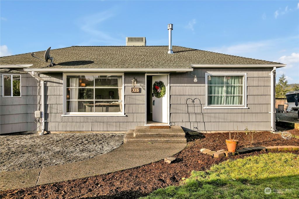 Photo of 503 15th Avenue, Milton, WA 98354 (MLS # 2318099)