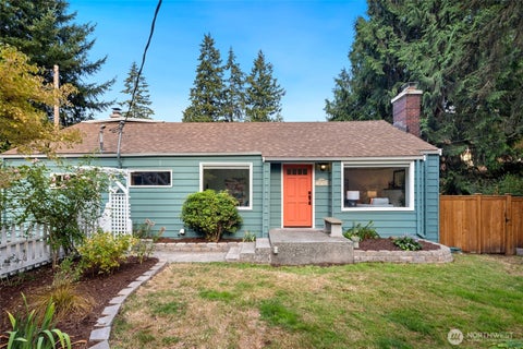 Photo of 10708 17th Avenue NE, Seattle, WA 98125 (MLS # 2569452)