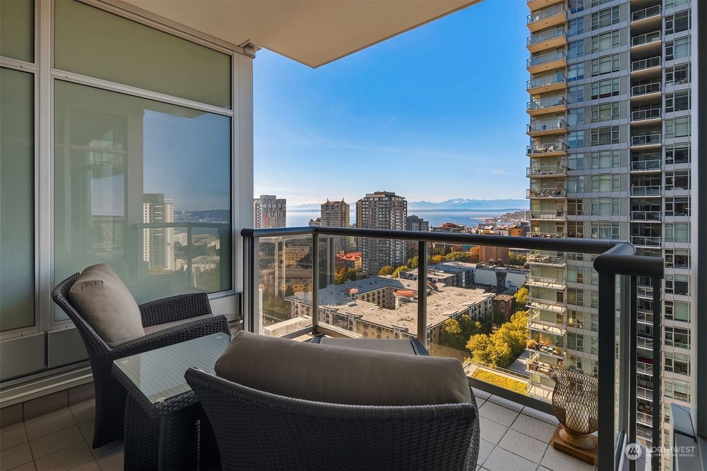 Photo of 588 Bell Street #2108, Seattle, WA 98121 (MLS # 2171644)