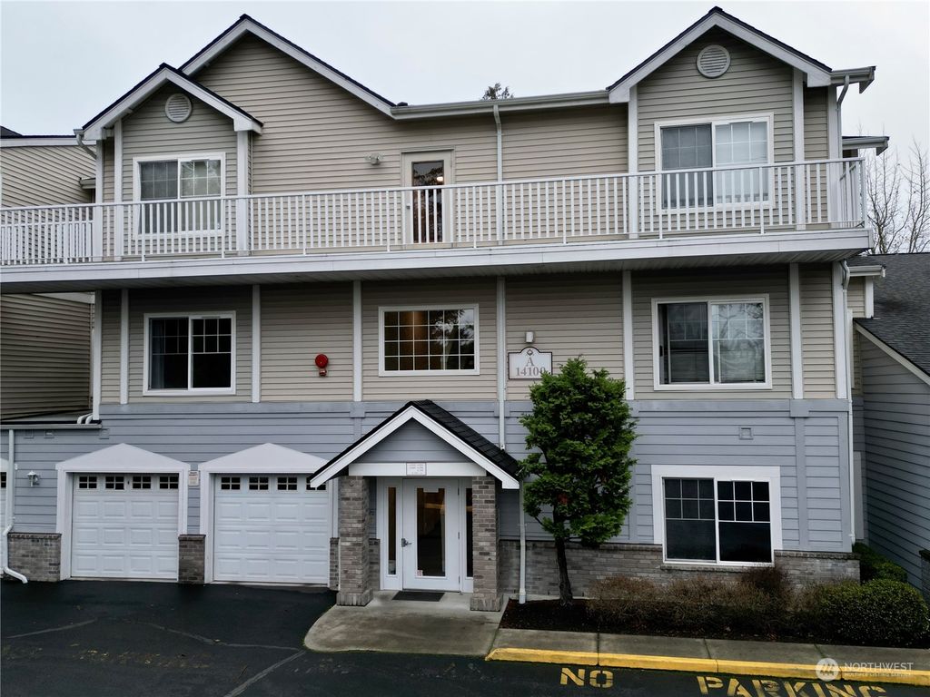 Photo of 14100 SE 171st Way #A203, Renton, WA 98058 (MLS # 2320951)