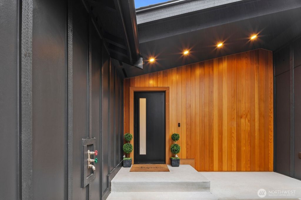 Photo of 11124 29th Drive SE, Everett, WA 98208 (MLS # 2509231)