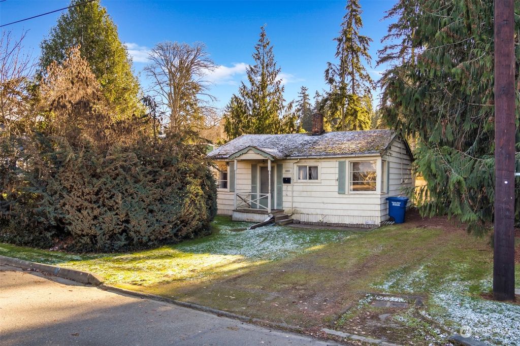 Photo of 3114 Shore Avenue, Everett, WA 98203 (MLS # 2191575)
