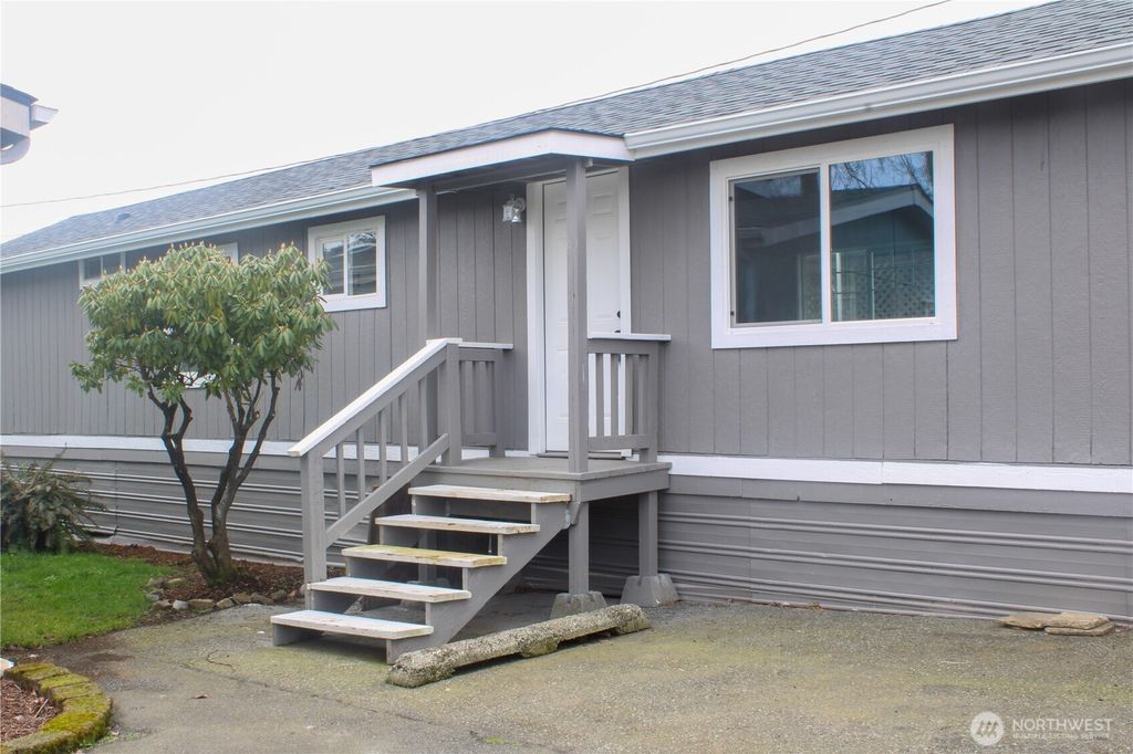 Photo of 8730 206 Street SE #18, Snohomish, WA 98296 (MLS # 2306296)