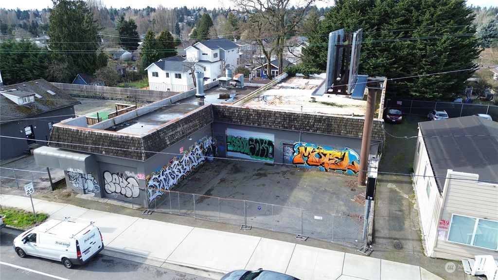 Photo of 9739 Greenwood Avenue N, Seattle, WA 98103 (MLS # 2321024)