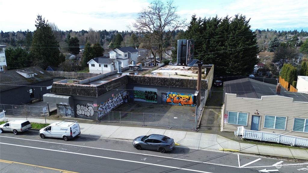 Photo of 9739 Greenwood Avenue N, Seattle, WA 98103 (MLS # 2321024)