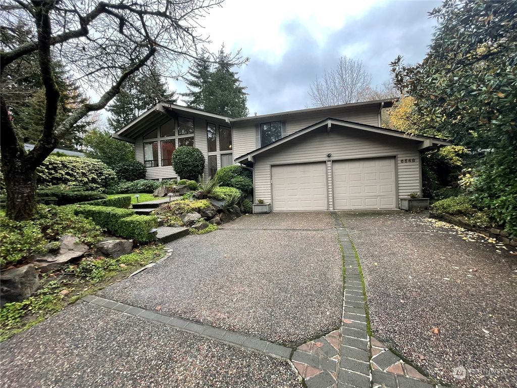 Photo of 6548 116th Place NE, Kirkland, WA 98033 (MLS # 2316767)