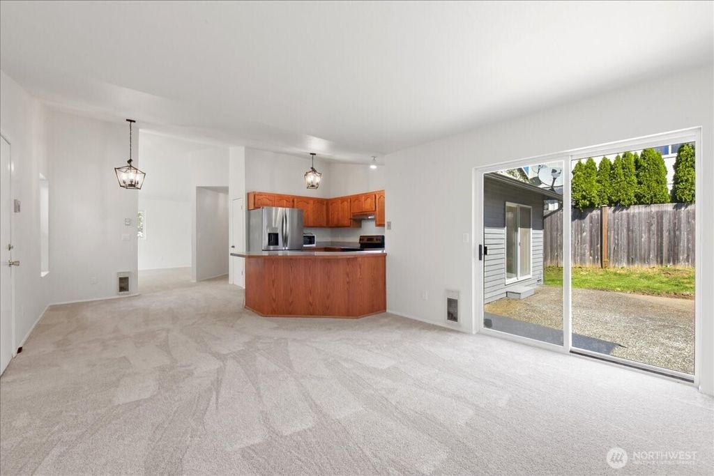 listing image 9367592347530663028