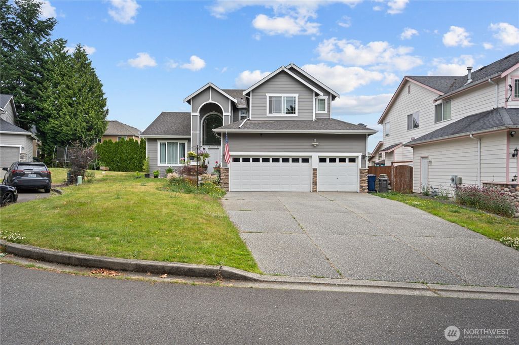 Photo of 709 142nd Pl Pl SW, Lynnwood, WA 98087 (MLS # 2398525)