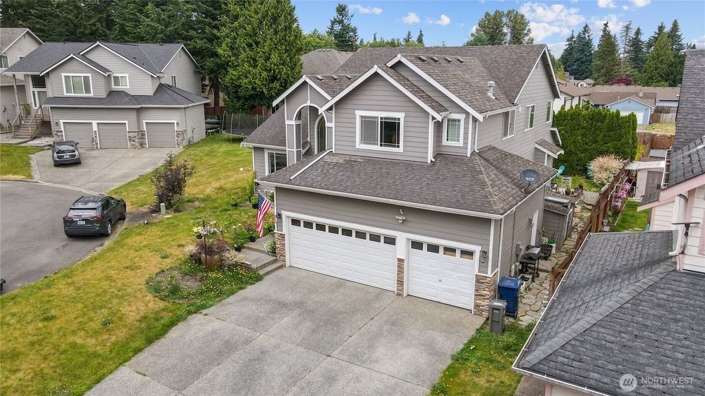 Photo of 709 142nd Pl Pl SW, Lynnwood, WA 98087 (MLS # 2398525)