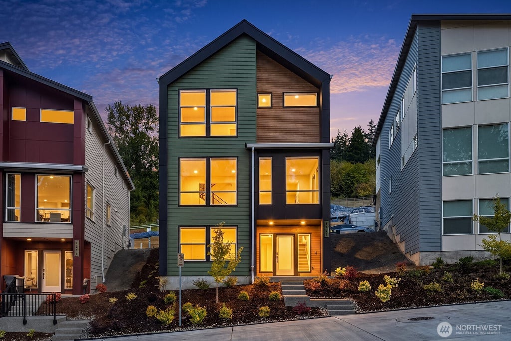 Photo of 4273 Aberdeen Way NE, Renton, WA 98056 (MLS # 2591957)
