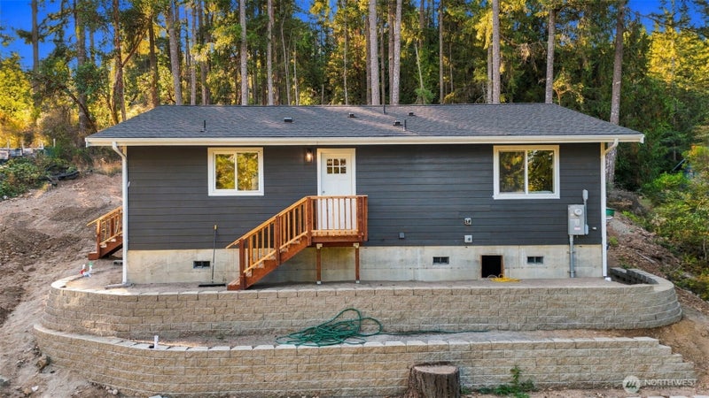 2389 Viking Street W