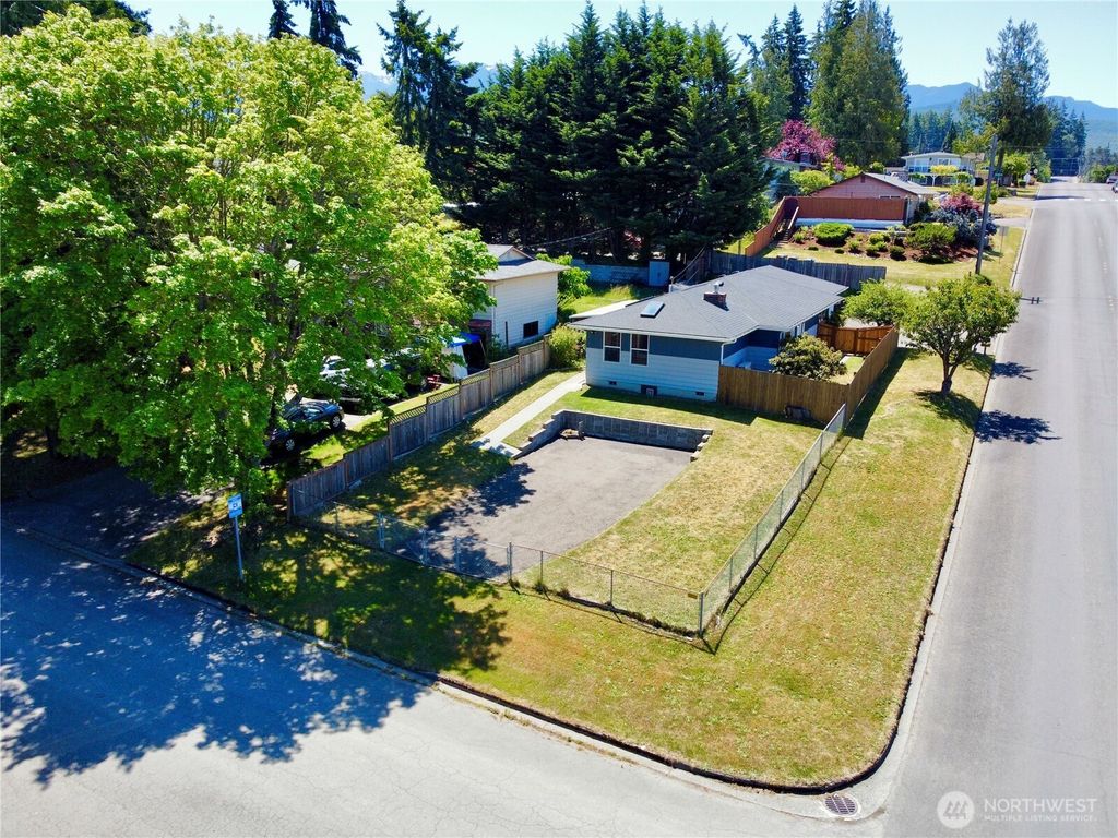 Photo of 1105 S I st. ST, Port Angeles, WA 98363 (MLS # 2541070)