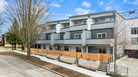 Photo of 105 NW 39th Street #D, Seattle, WA 98107 (MLS # 2485127)