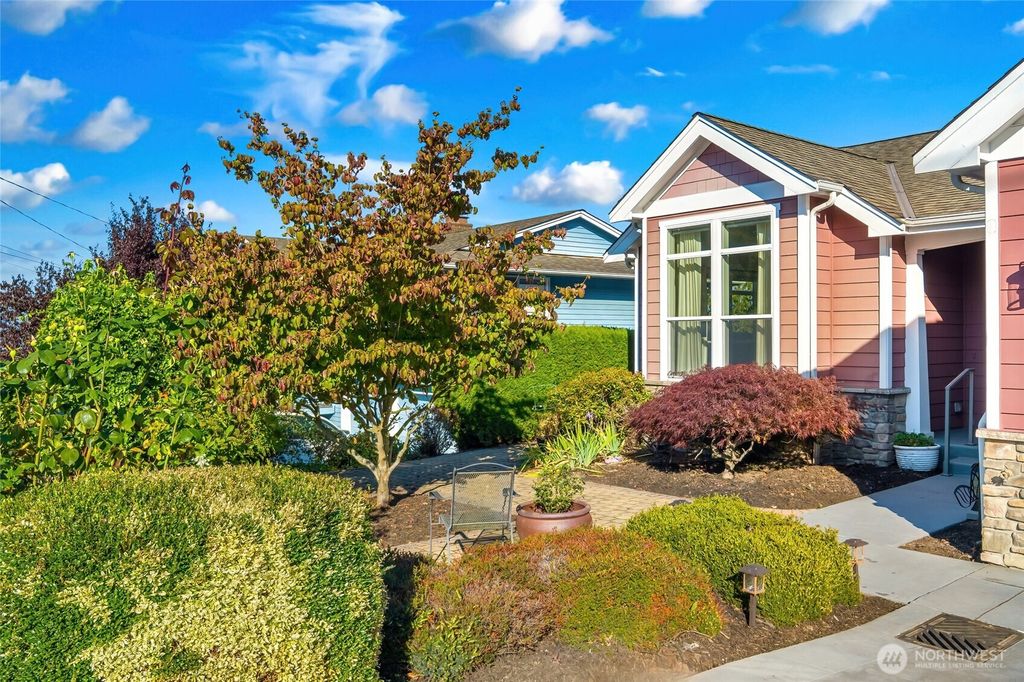 Photo of 833 Walnut Street, Edmonds, WA 98020 (MLS # 2440159)