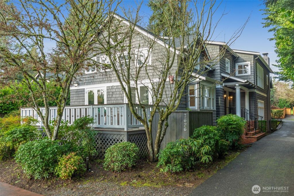 Photo of 7626 NE 8th Street, Medina, WA 98039 (MLS # 2476164)