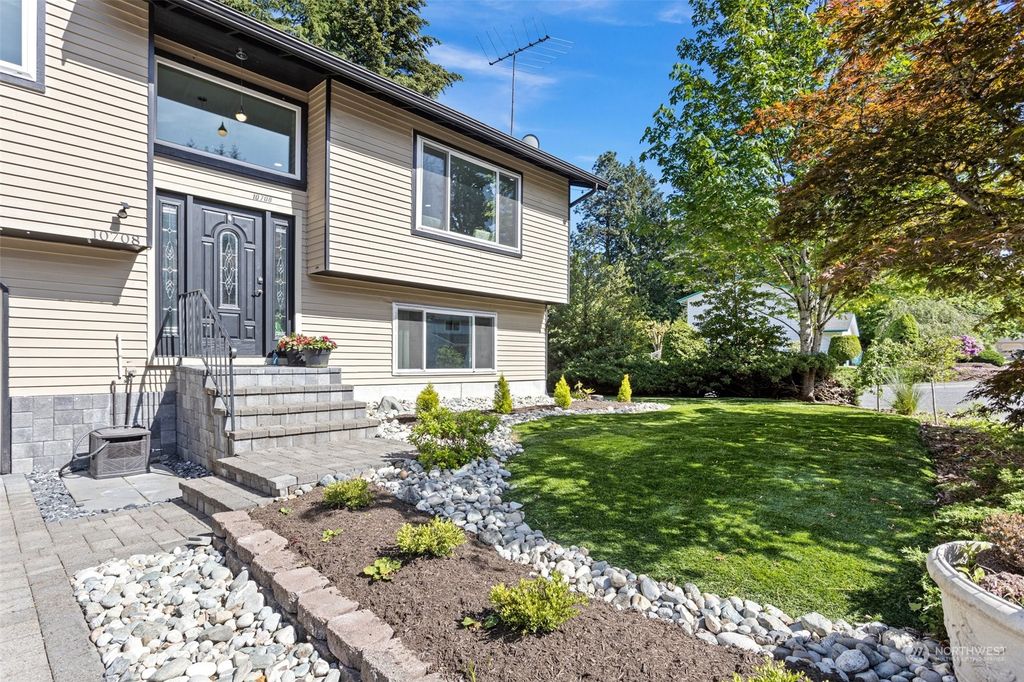 Photo of 10708 165th Place NE, Redmond, WA 98052 (MLS # 2237324)