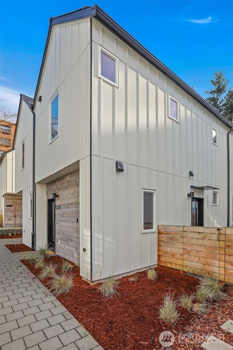 Photo of 10344 Wallingford Avenue N, Seattle, WA 98133 (MLS # 2478385)
