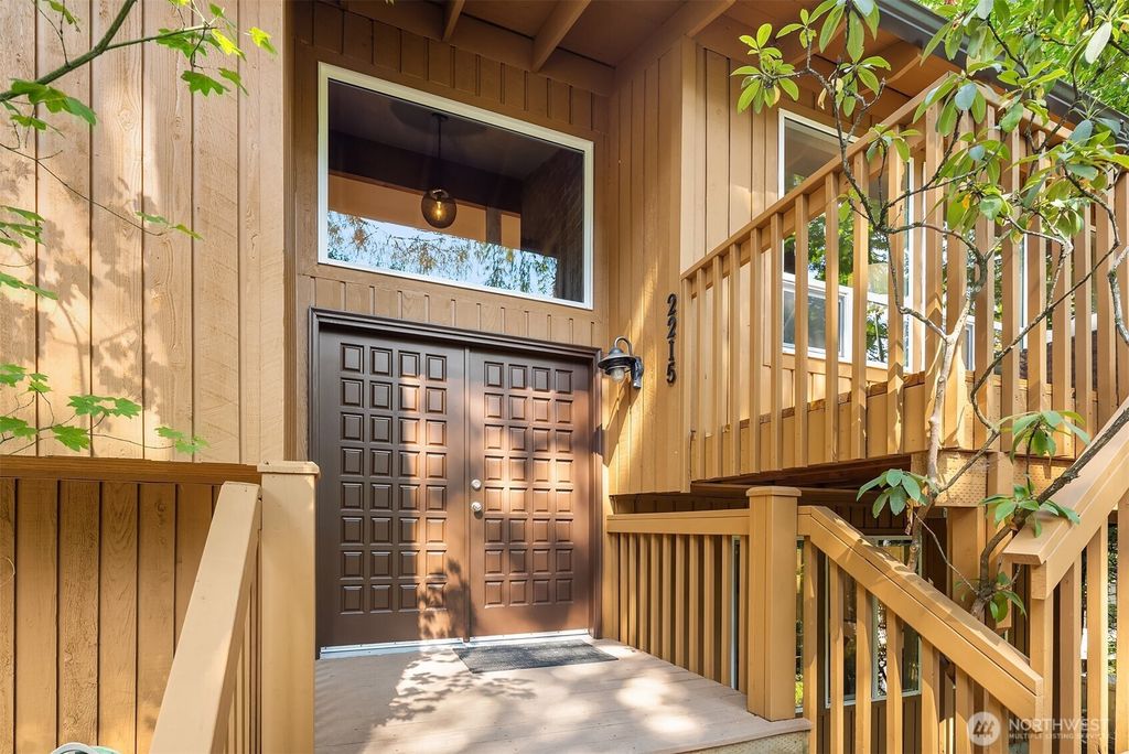 Photo of 2215 W Lake Sammamish Parkway NE, Redmond, WA 98052 (MLS # 2431240)