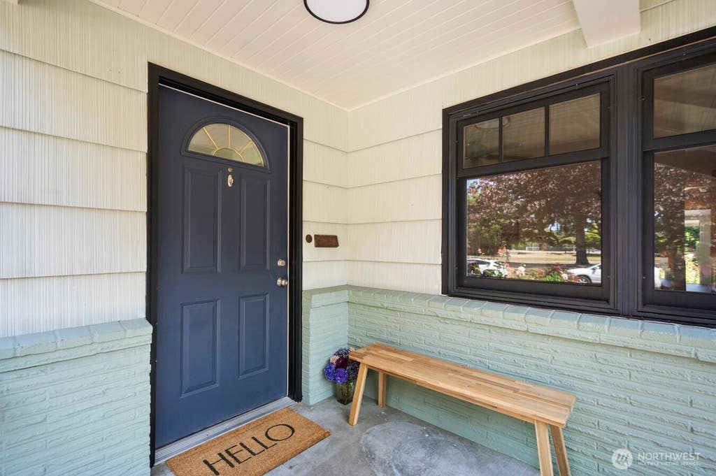 Photo of 2916 Walnut Avenue SW, Seattle, WA 98116 (MLS # 2561929)
