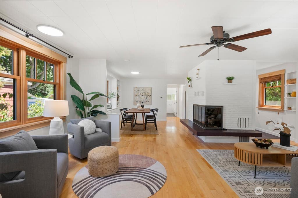 Photo of 2916 Walnut Avenue SW, Seattle, WA 98116 (MLS # 2561929)