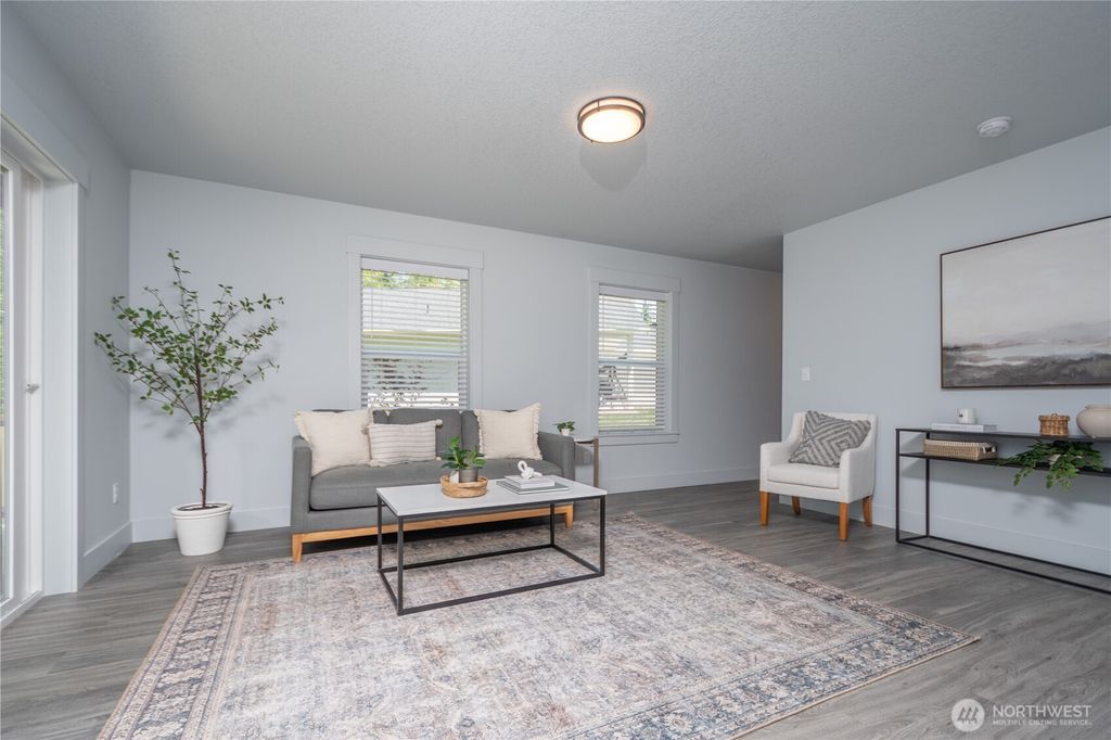 Photo of 206 Oak Street, Winlock, WA 98596 (MLS # 2521898)