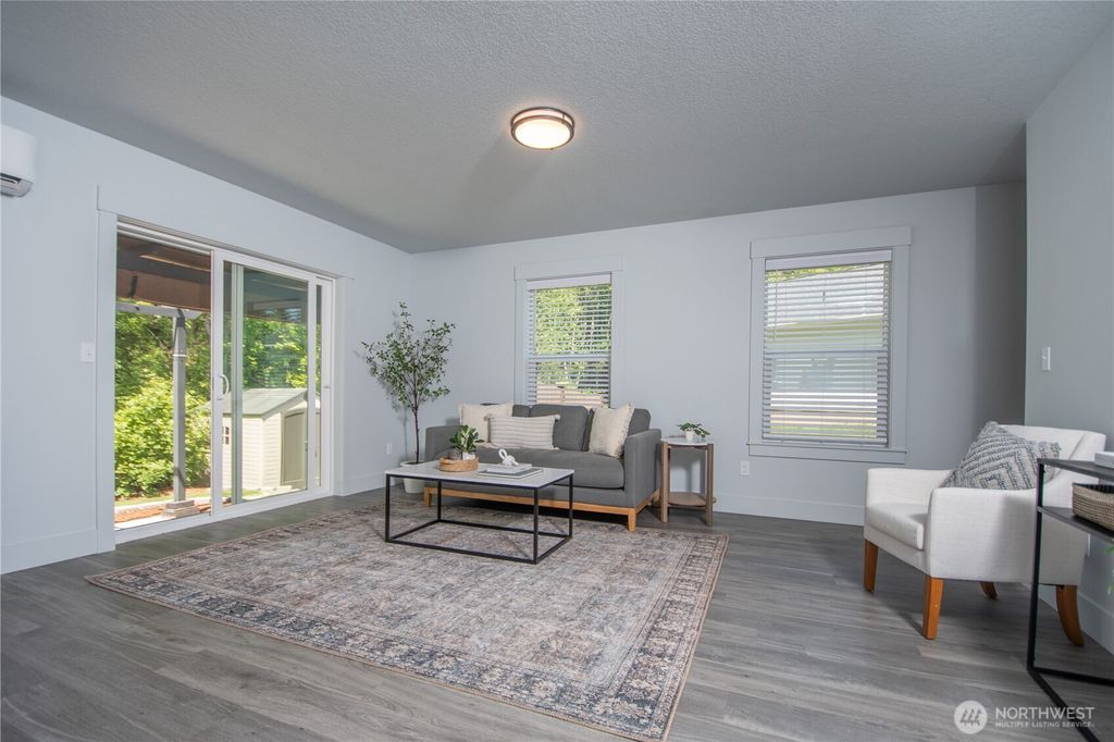 Photo of 206 Oak Street, Winlock, WA 98596 (MLS # 2521898)