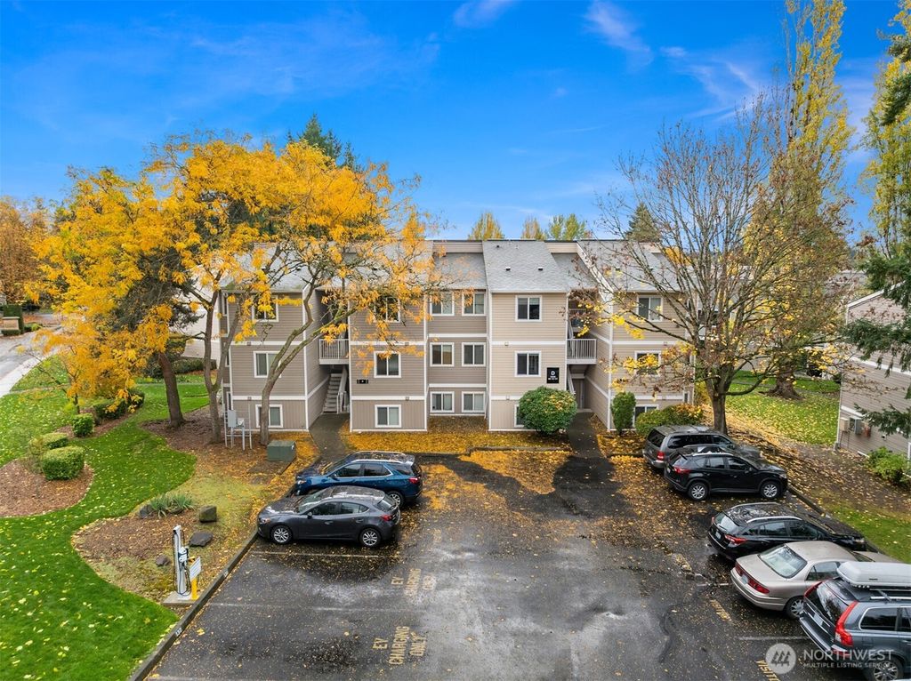 Photo of 12435 NE 131st Court #D202, Kirkland, WA 98034 (MLS # 2452592)