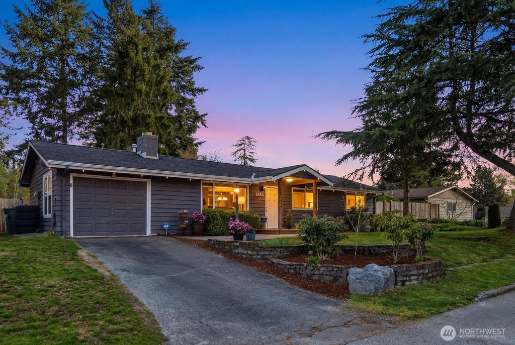 Photo of 8554 NE 137th Pl Pl, Kirkland, WA 98034 (MLS # 2504873)