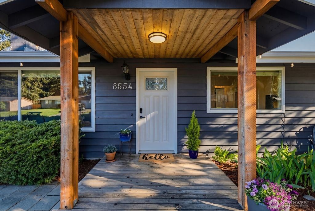 Photo of 8554 NE 137th Pl Pl, Kirkland, WA 98034 (MLS # 2504873)