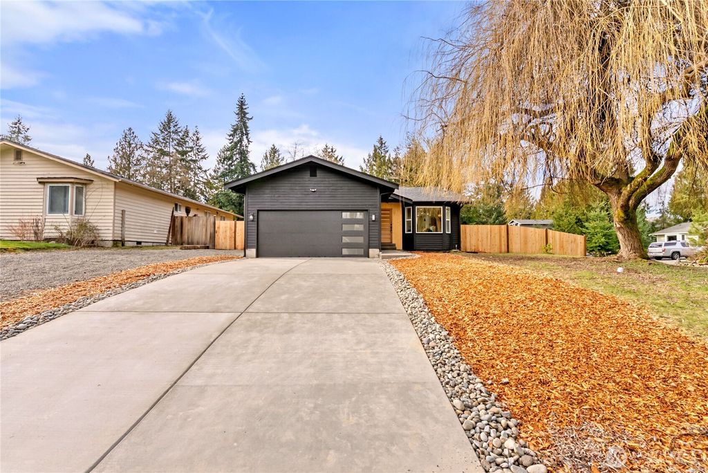 Photo of 15618 88th Avenue E, Puyallup, WA 98375 (MLS # 2480955)