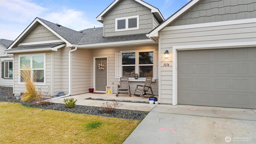 Photo of 1074 Ava St, Walla Walla, WA 99362 (MLS # 2467073)