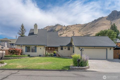 Photo of 1513 Apollo Place, Wenatchee, WA 98801 (MLS # 2498850)