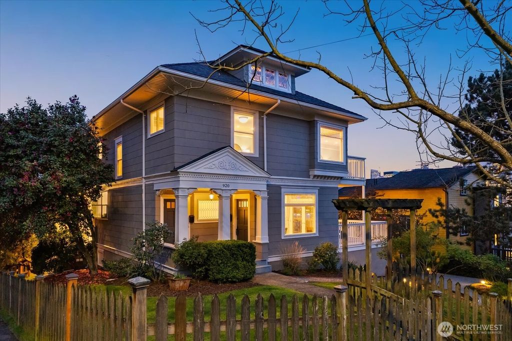 Photo of 920 4th Avenue N, Seattle, WA 98109 (MLS # 2507939)