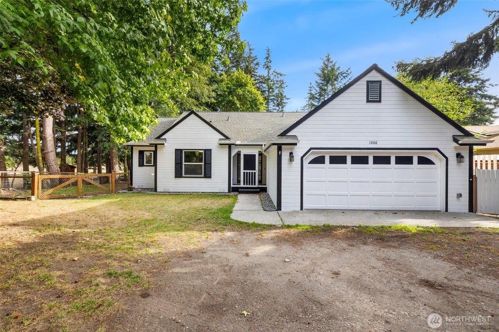 Photo of 1006 NE Pennington Loop, Coupeville, WA 98239 (MLS # 2580762)