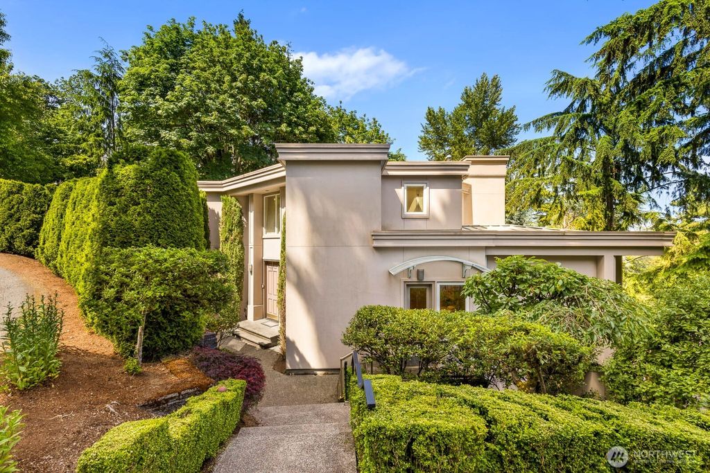 Photo of 3930 95 Court SE, Mercer Island, WA 98040 (MLS # 2406409)