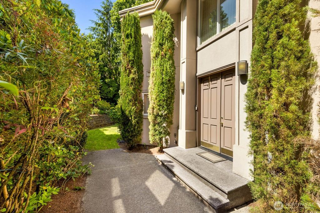 Photo of 3930 95 Court SE, Mercer Island, WA 98040 (MLS # 2406409)