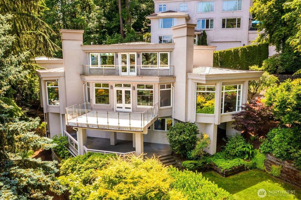Photo of 3930 95 Court SE, Mercer Island, WA 98040 (MLS # 2406409)