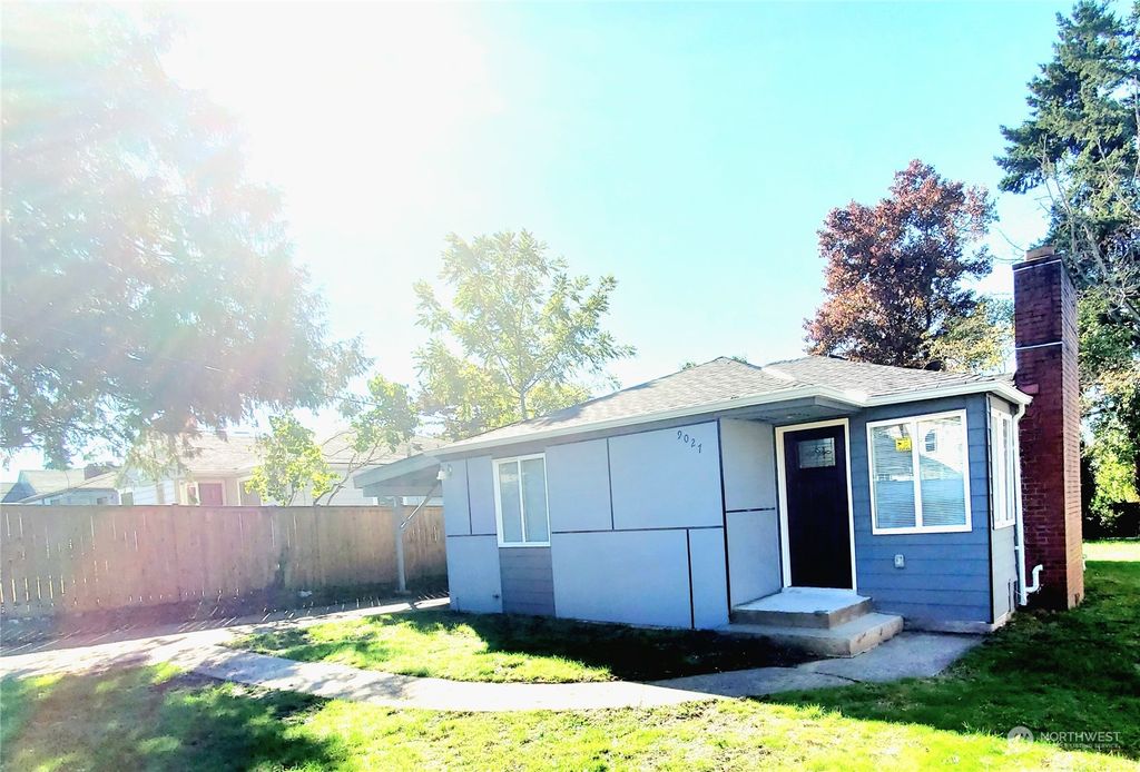 Photo of 9027 S 37th Avenue, Seattle, WA 98118 (MLS # 2320655)