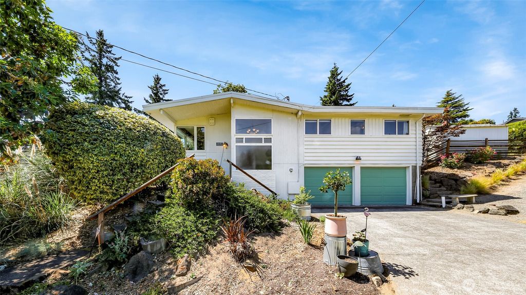 Photo of 12048 Standring Court SW, Burien, WA 98146 (MLS # 2392676)