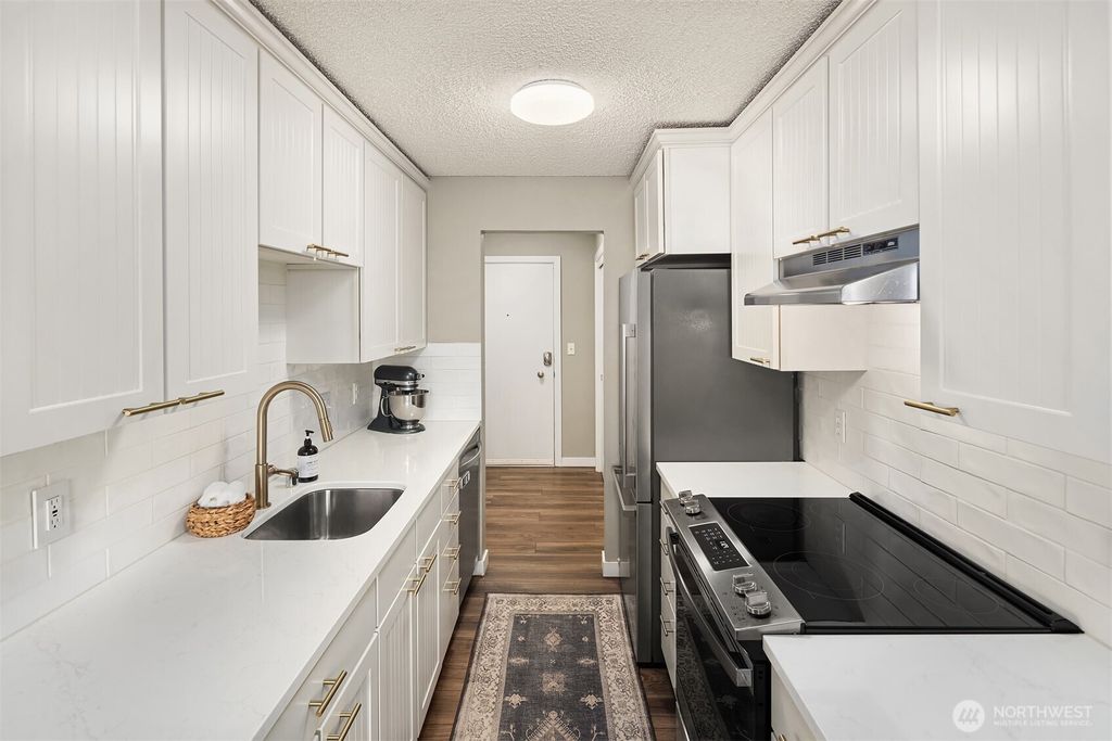 Photo of 5501 11th Avenue NW #204, Seattle, WA 98107 (MLS # 2506418)