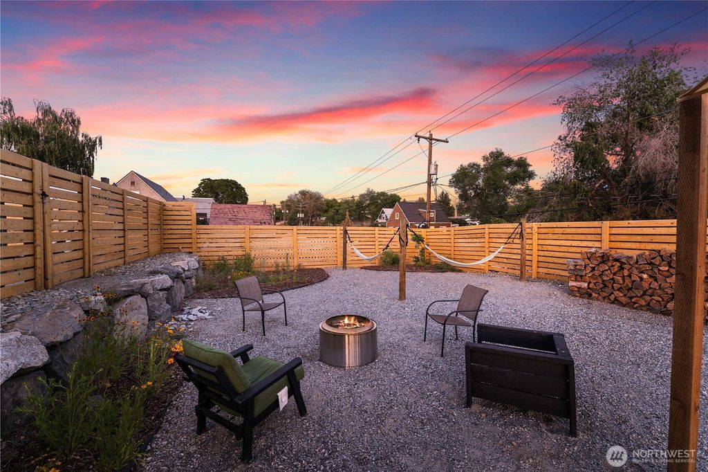 Photo of 704 E Woodin Avenue, Chelan, WA 98816 (MLS # 2456573)