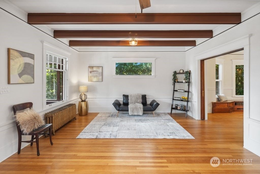 Photo of 303 29th Avenue, Seattle, WA 98122 (MLS # 2279908)