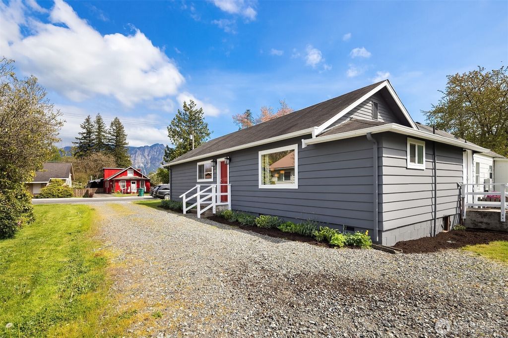 Photo of 8625 384TH Avenue SE, Snoqualmie, WA 98065 (MLS # 2382813)