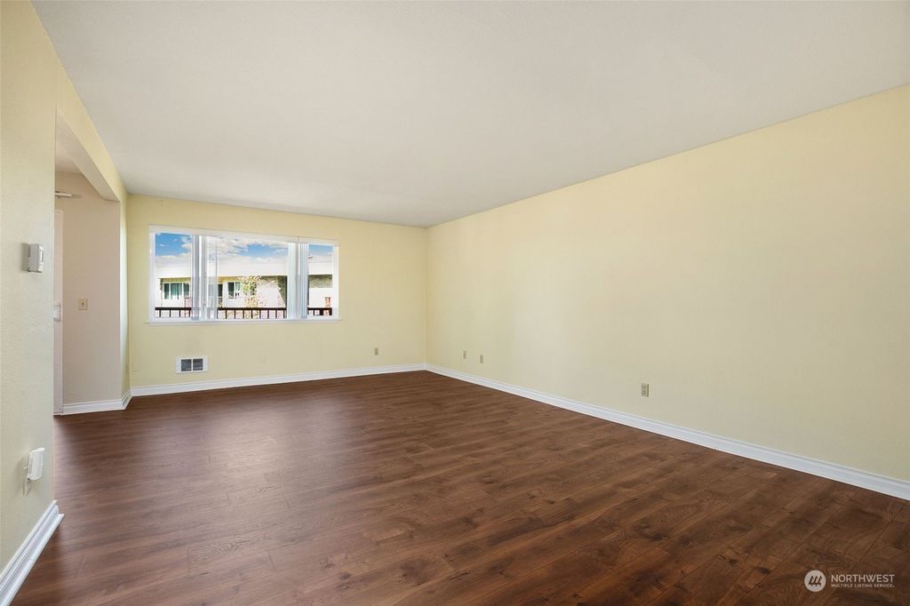 Photo of 425 45th Street SW #308, Everett, WA 98203 (MLS # 2056854)