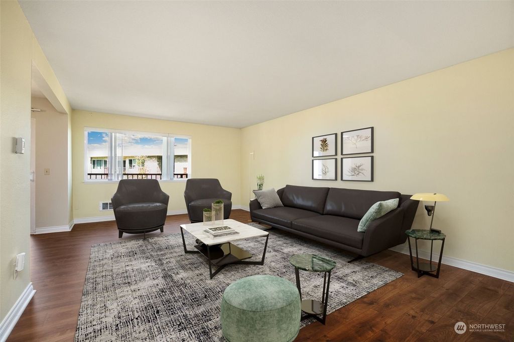 Photo of 425 45th Street SW #308, Everett, WA 98203 (MLS # 2056854)