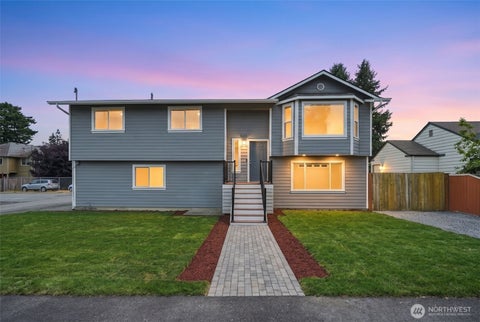 Photo of 6809 Washington Avenue, Everett, WA 98203 (MLS # 2563900)