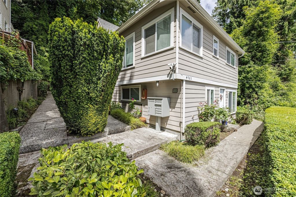 Photo of 4761 22nd Avenue NE, Seattle, WA 98105 (MLS # 2333035)