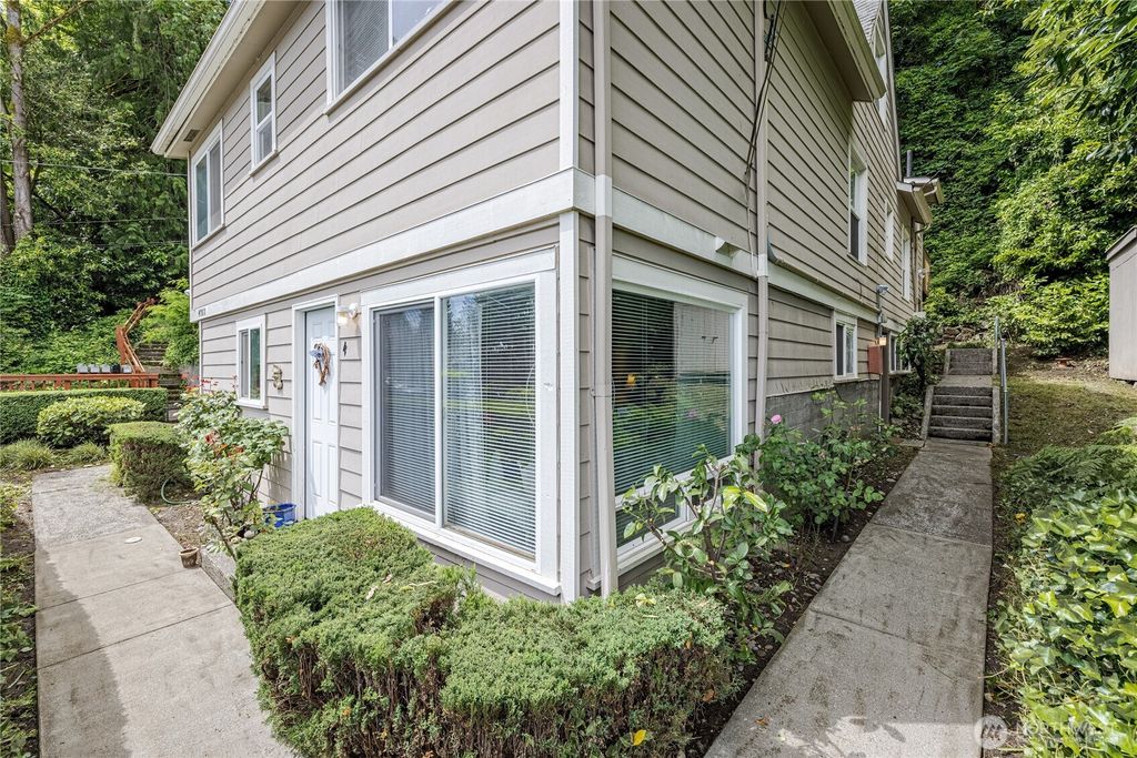 Photo of 4761 22nd Avenue NE, Seattle, WA 98105 (MLS # 2333035)