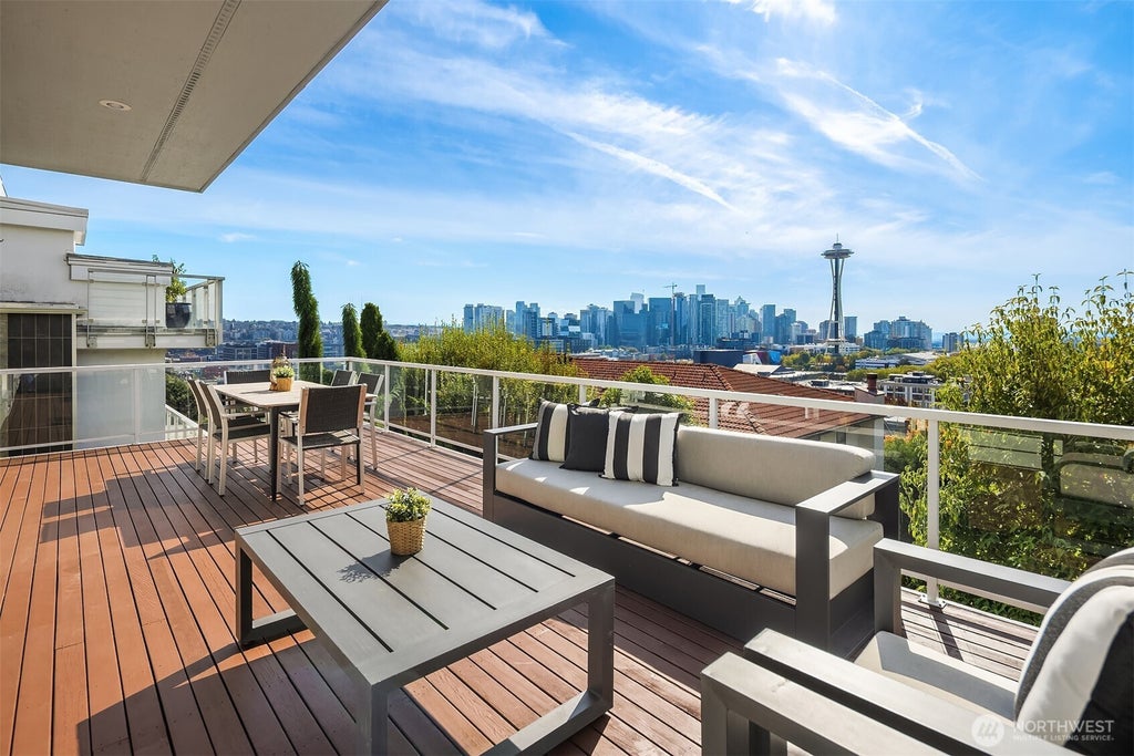 Photo of 163 Ward Street, Seattle, WA 98109 (MLS # 2586936)